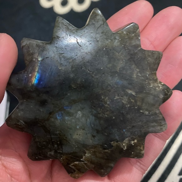 Labradorite Sun Carving - Picture 5 of 5